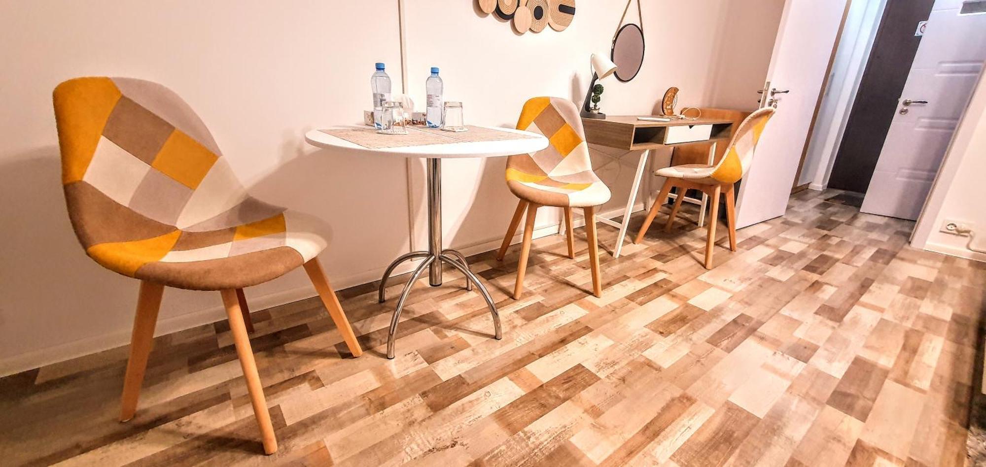 The Yellow King - Luxurious Apartment Bucarest Extérieur photo