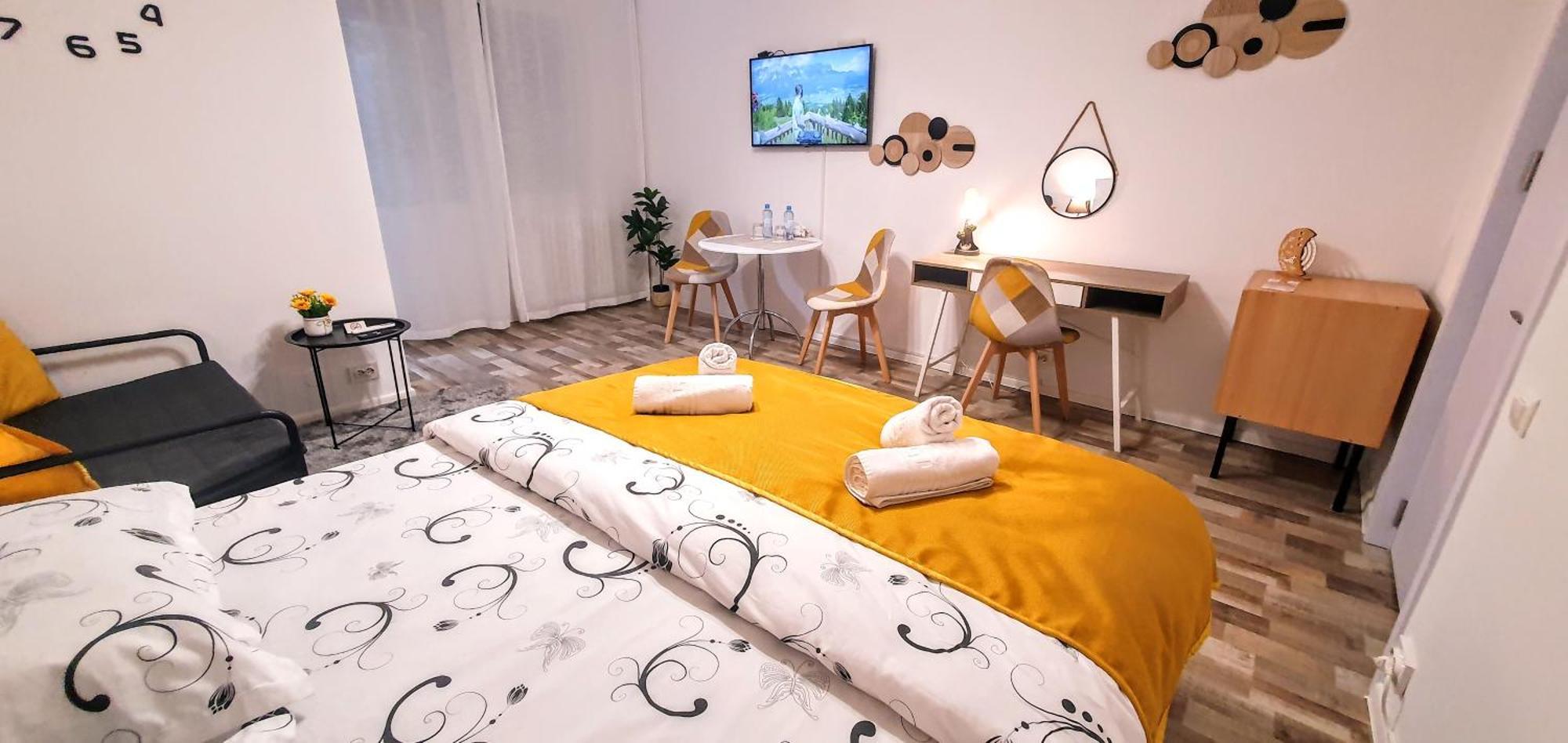 The Yellow King - Luxurious Apartment Bucarest Extérieur photo